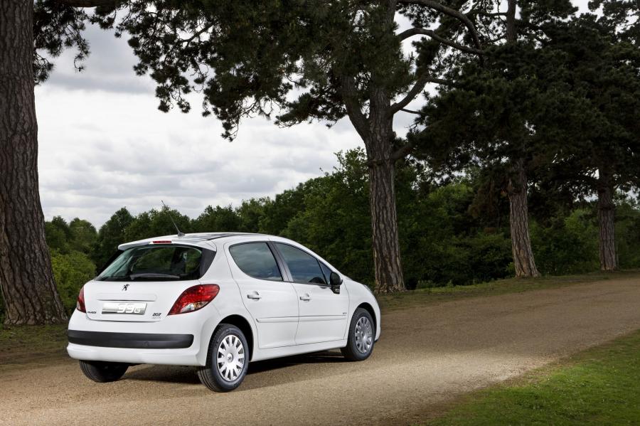  Peugeot 207 5-Door 2010 года  (фото 17 из 32)